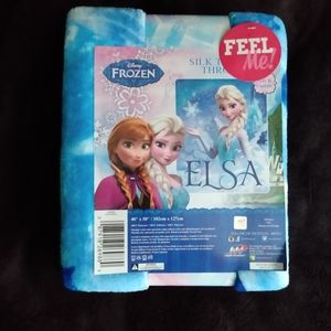 NWT Frozen throw blanket